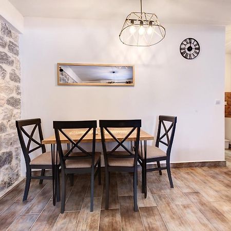 Happy Home Apartments Cattaro Esterno foto