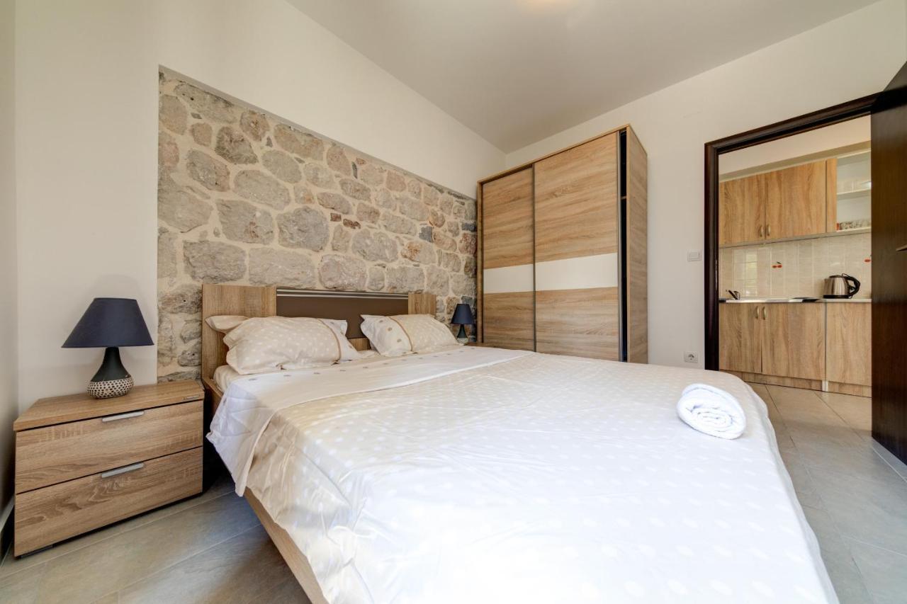 Happy Home Apartments Cattaro Esterno foto