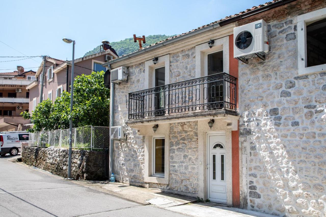 Happy Home Apartments Cattaro Esterno foto