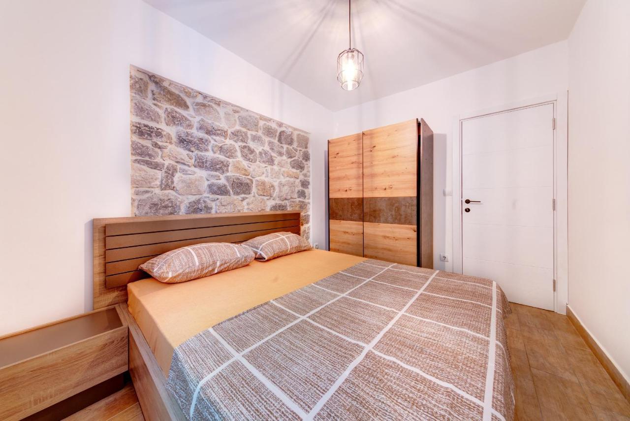 Happy Home Apartments Cattaro Esterno foto