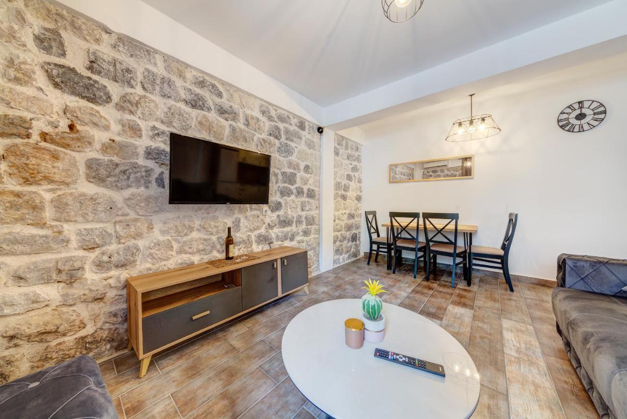 Happy Home Apartments Cattaro Esterno foto