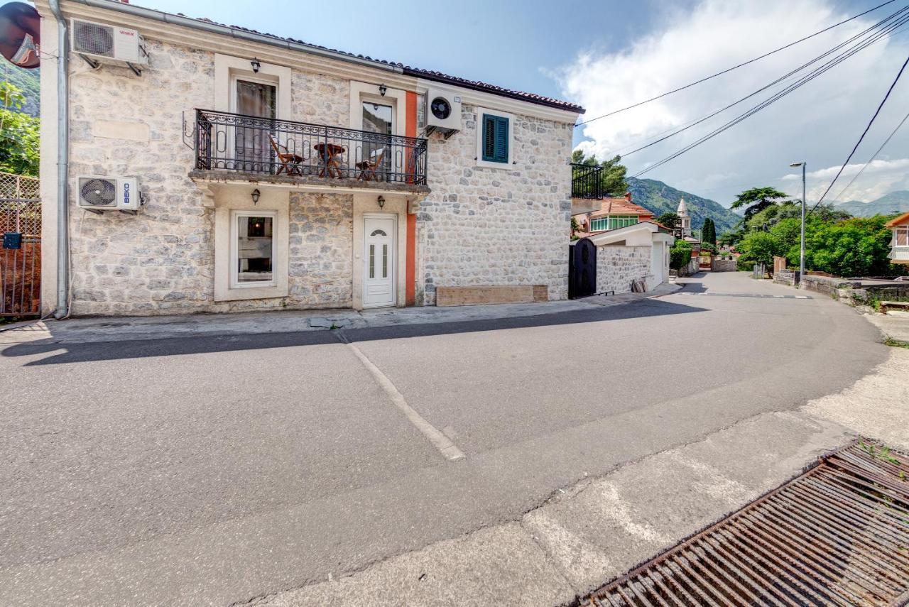 Happy Home Apartments Cattaro Esterno foto