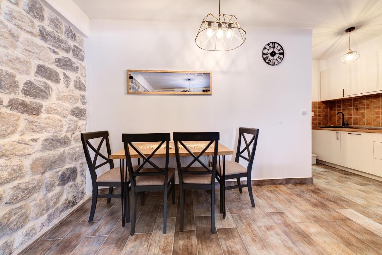 Happy Home Apartments Cattaro Esterno foto